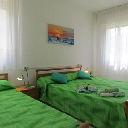 Cozy Up To 7 Guests - Air Conditioning - Private Parking - Beach Place