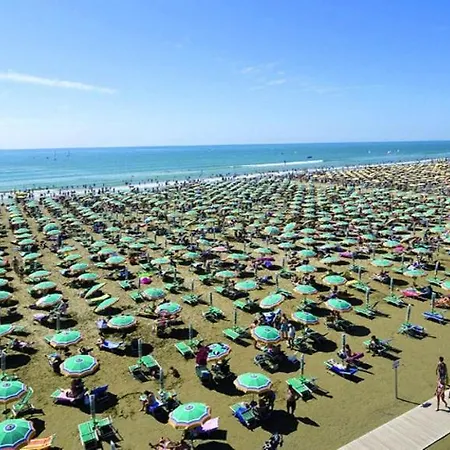 Cozy Up To 7 Guests - Air Conditioning - Private Parking - Beach Place Бибионе